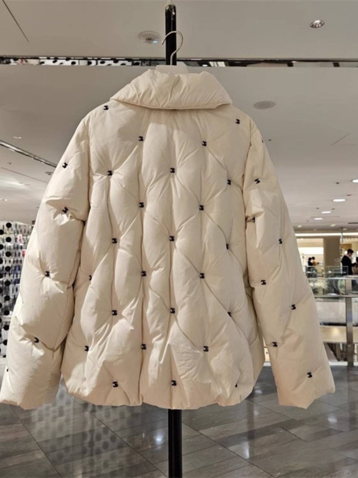 2023 new Korean original single down jacket short white goose velvet qi is thin and warm, lapel leisure temperament jacket
