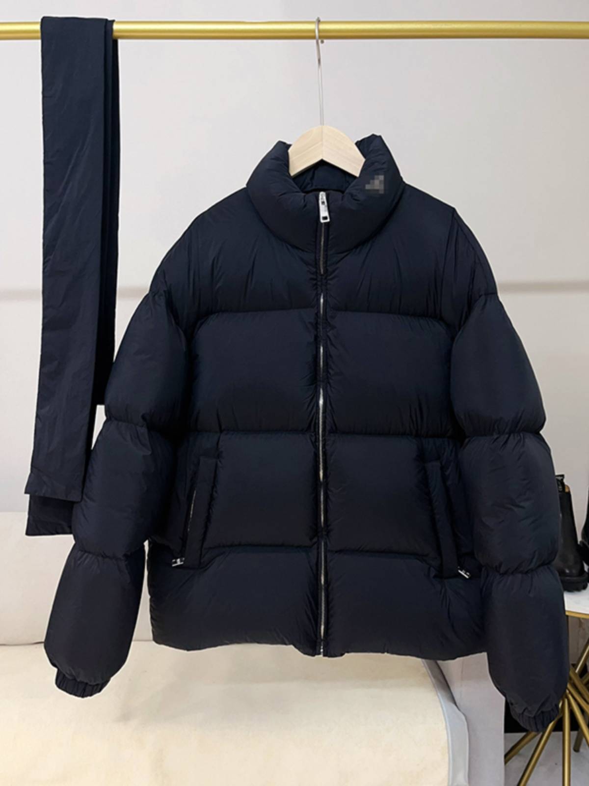 Heavy beef cargo ribbon down jacket, 90 Euros iced white goose velvet fill in the inside