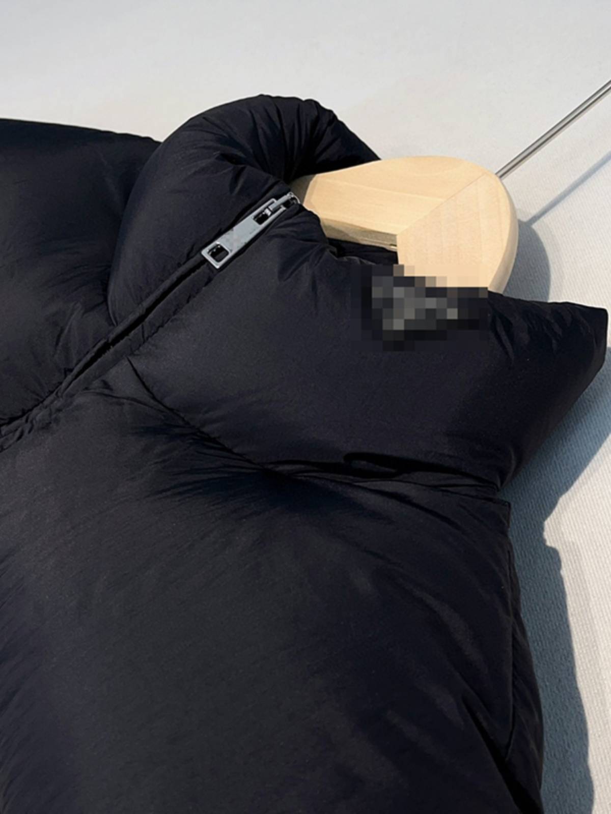 Heavy beef cargo ribbon down jacket, 90 Euros iced white goose velvet fill in the inside