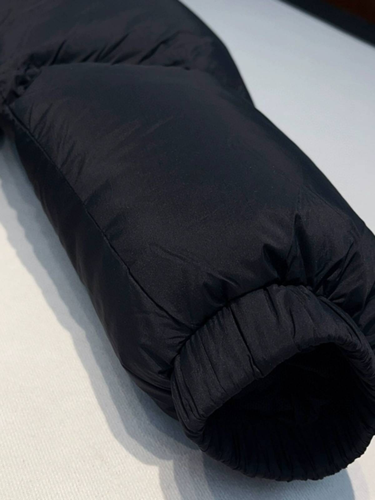 Heavy beef cargo ribbon down jacket, 90 Euros iced white goose velvet fill in the inside