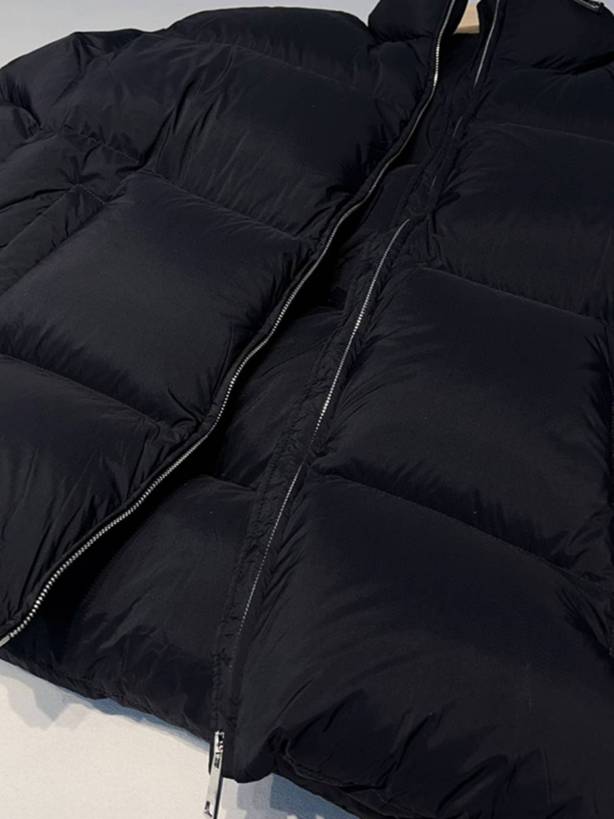 Heavy beef cargo ribbon down jacket, 90 Euros iced white goose velvet fill in the inside