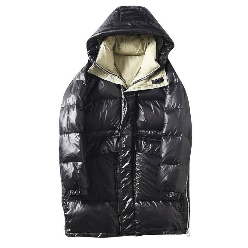 Ultra -thick mid -length down jacket at minus 30 degrees