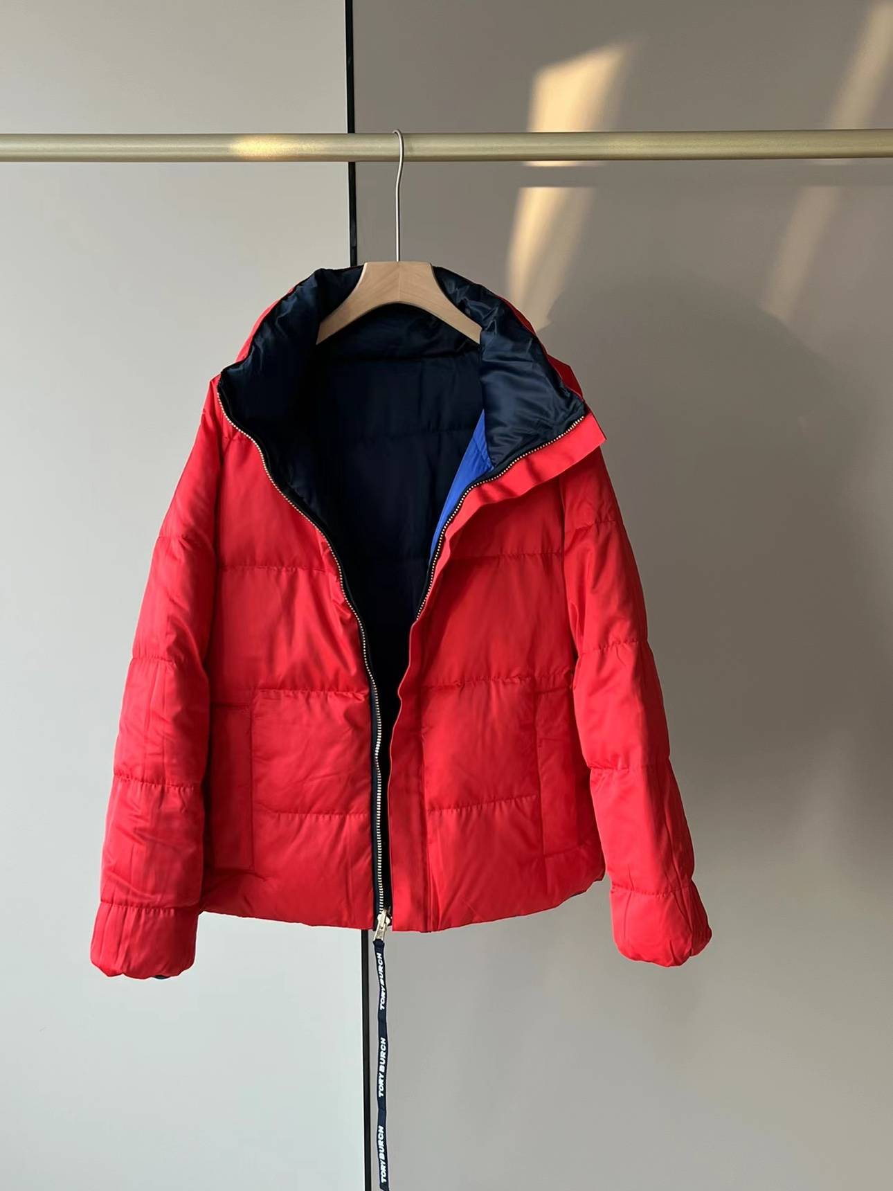 Decreased money!New Year's Red Festive down jacket 90 white duck down on both sides of high -end tail goods exported