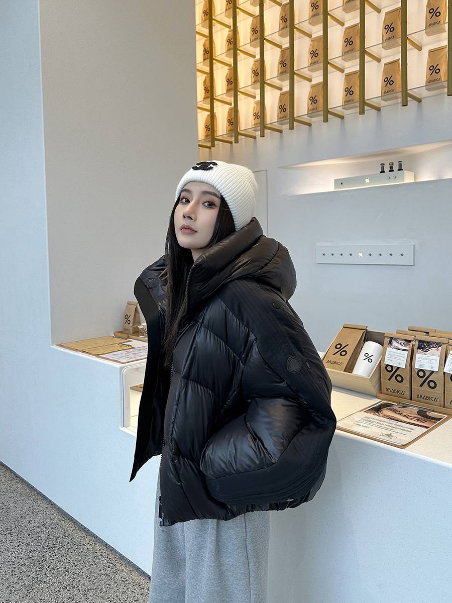 Switching white duck down hooded short down jacket