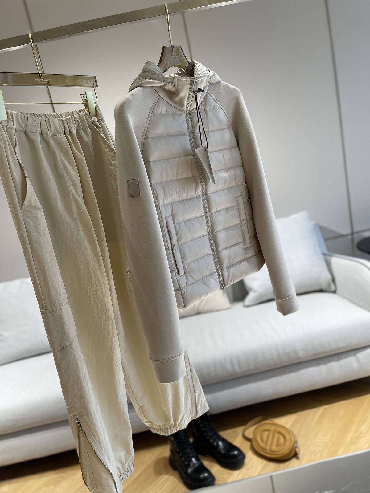 Switching design short white duck down jacket