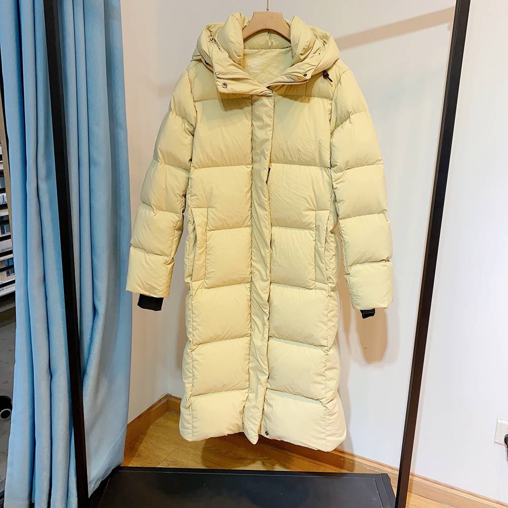 Not afraid of minus 30 degrees!Giant high quality 95 white duck down medium long knee overplay down jacket winter female