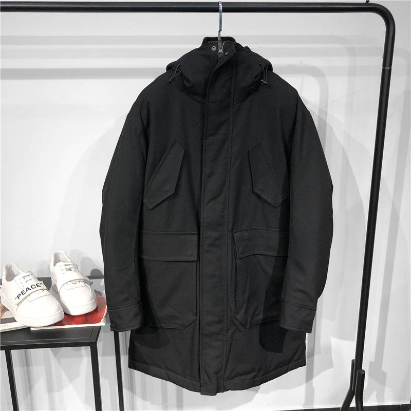 Loose, slightly wide, pure black multi -pocket hooded down jacket