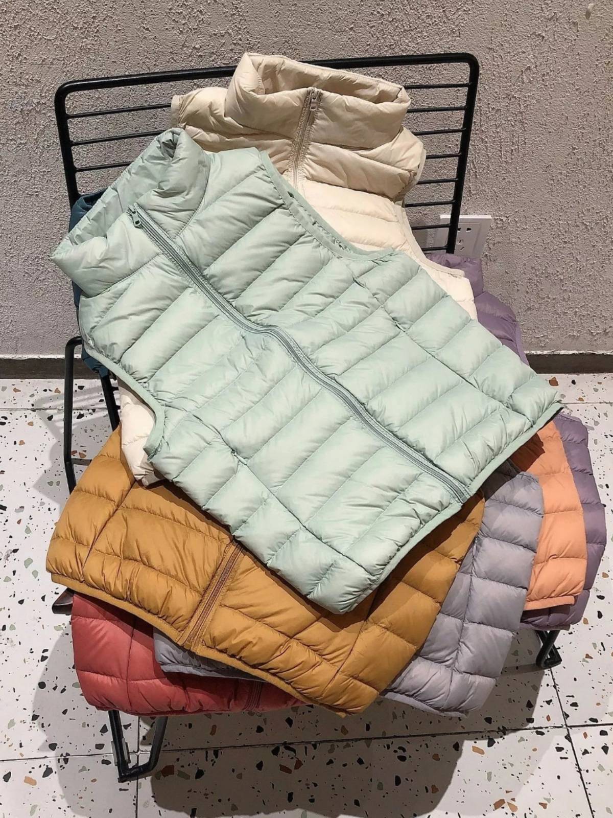 White duck down hooded down jacket vest