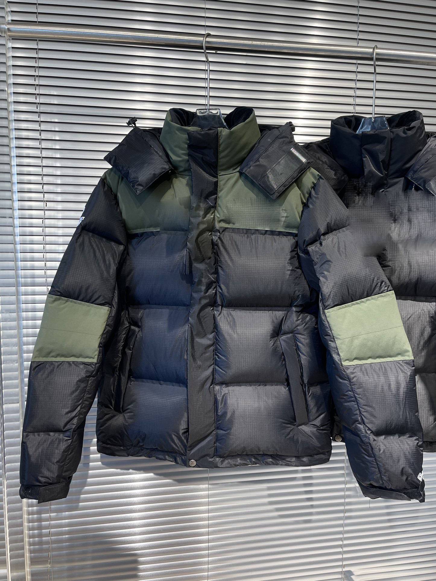 2022 Autumn and Winter Fashion Switching Locked Hat Goose Pluffy Pluffy Urban Casual Casual Jacket Winter Jersey Men and Women Tide