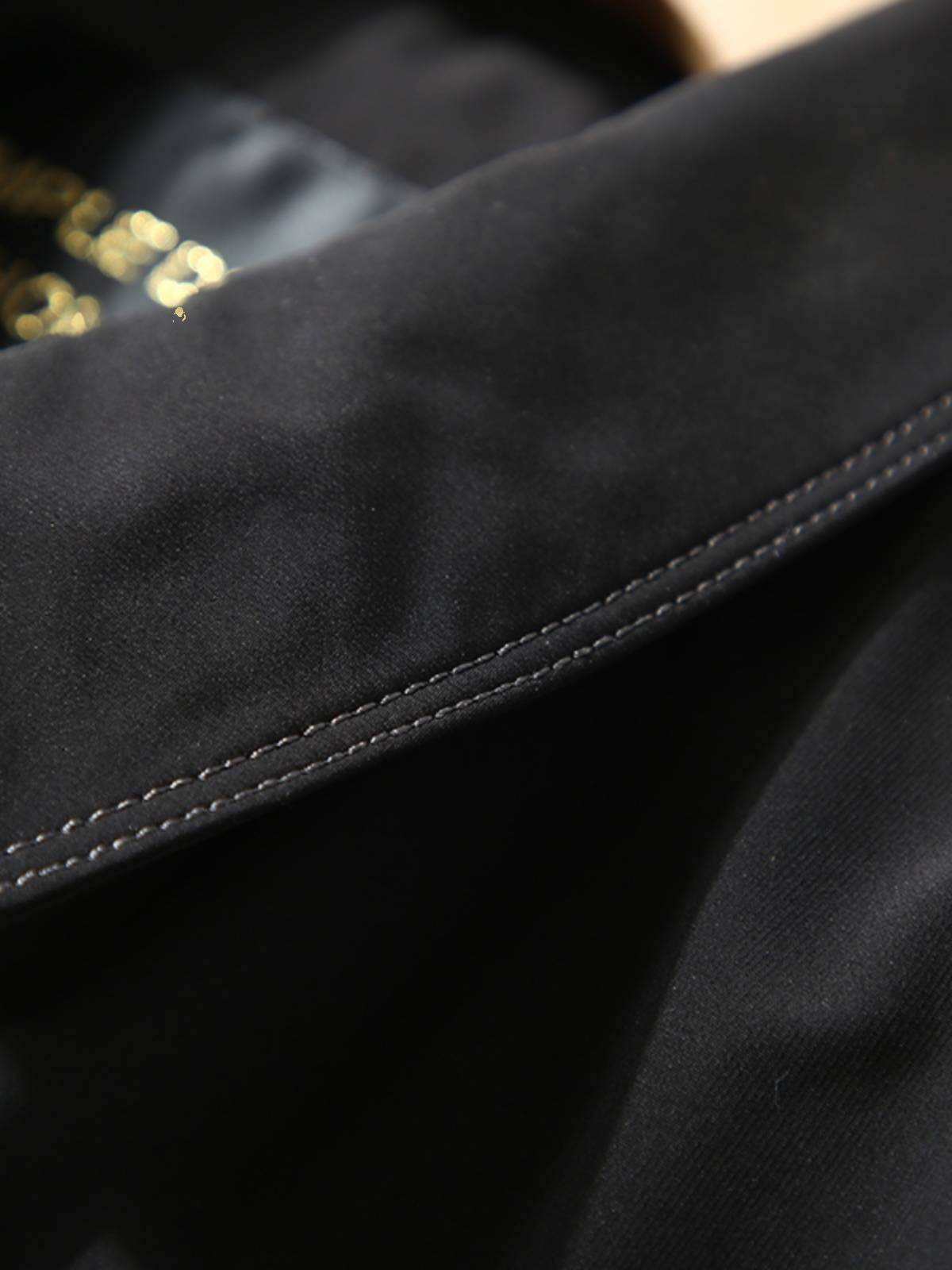 Winter men's jacket worker installation of lapel down jacket tide