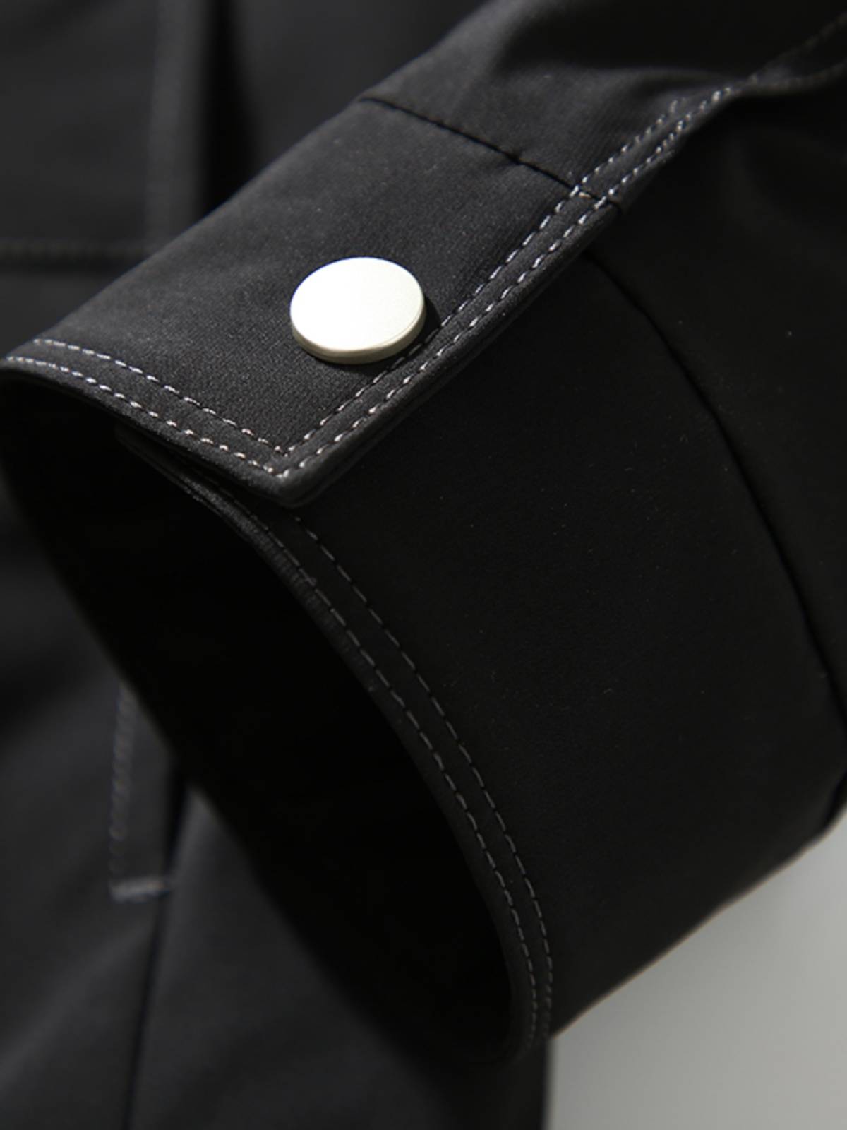 Winter men's jacket worker installation of lapel down jacket tide