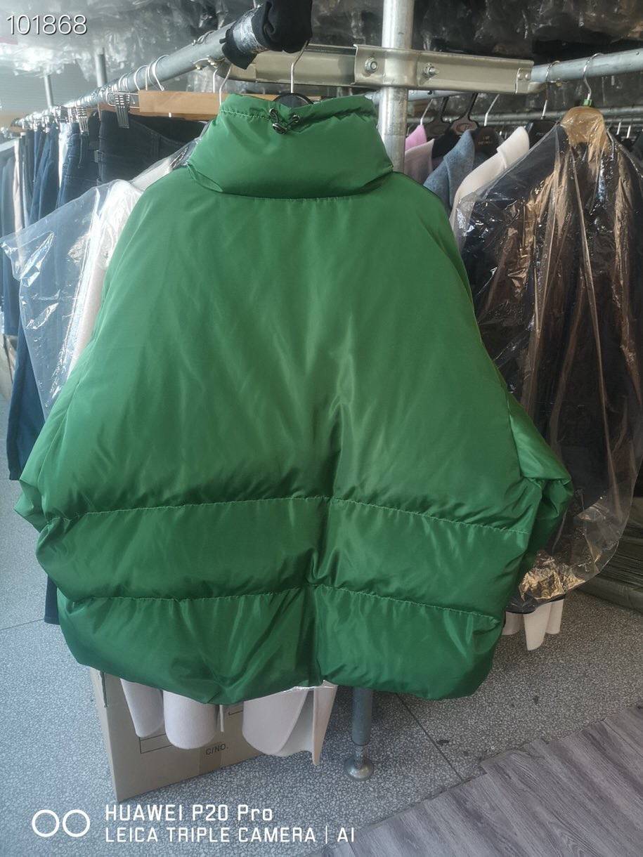 Exit South Korea's original single 21 Winter new big pocket down jacket female workers standing upper collar zipper magic stick white duck down