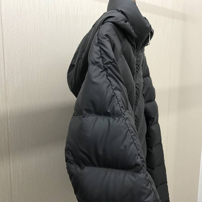 Lightweight short down jackets can be removed and removed