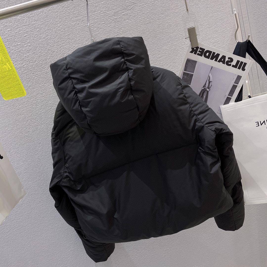 Host of hooded pocket bread jacket