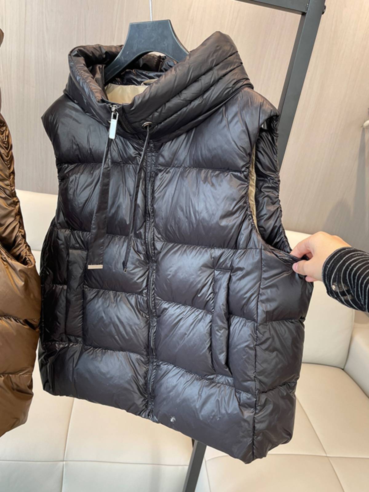 2024 autumn and winter new hooded loose wild goose down jacket vest women's yuan
