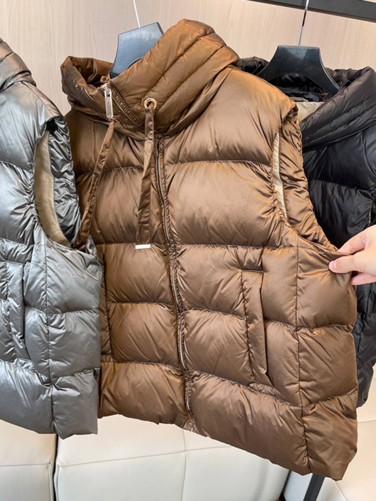 2024 autumn and winter new hooded loose wild goose down jacket vest women's yuan