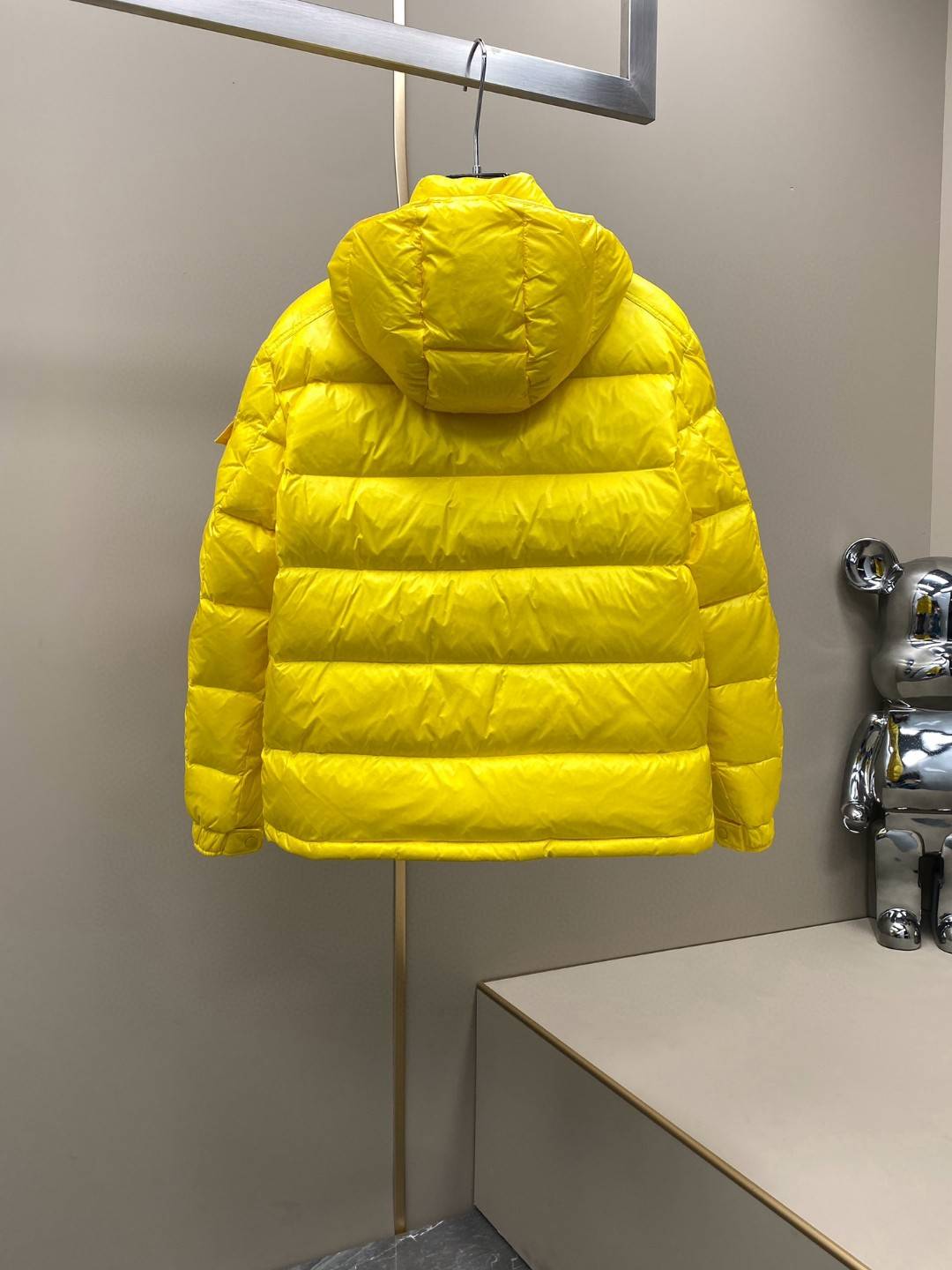Stand up short men and women in the same thick yellow down jacket