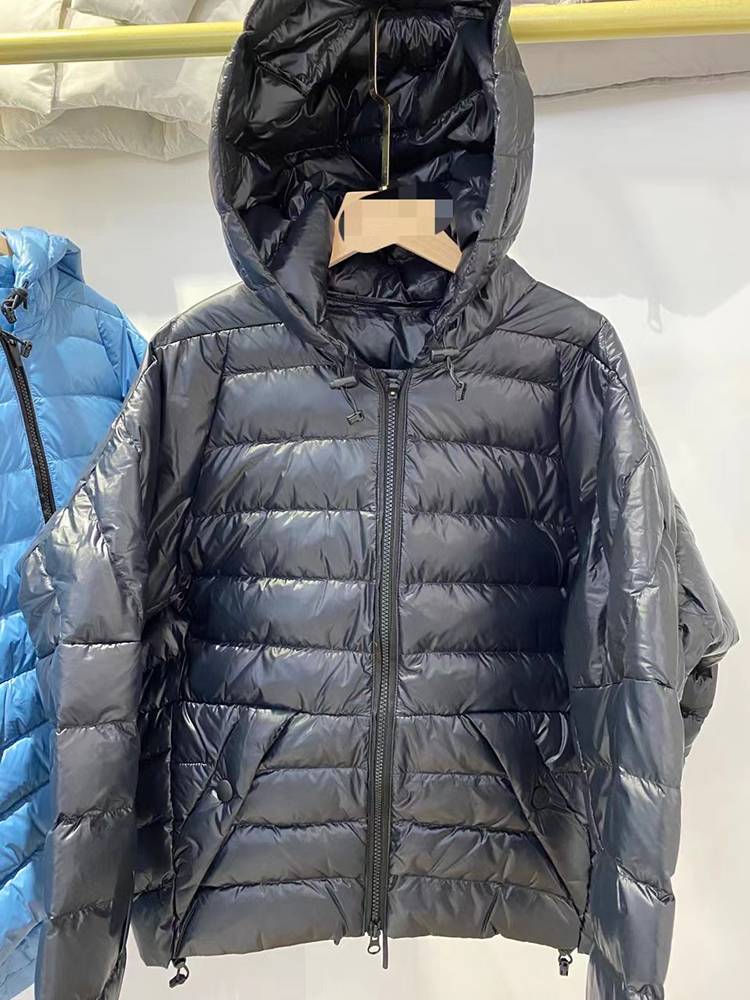 Light and warm autumn and winter new product sports wind, rain, wind and windproof 90 white goose velvet hooded short down jacket outside women