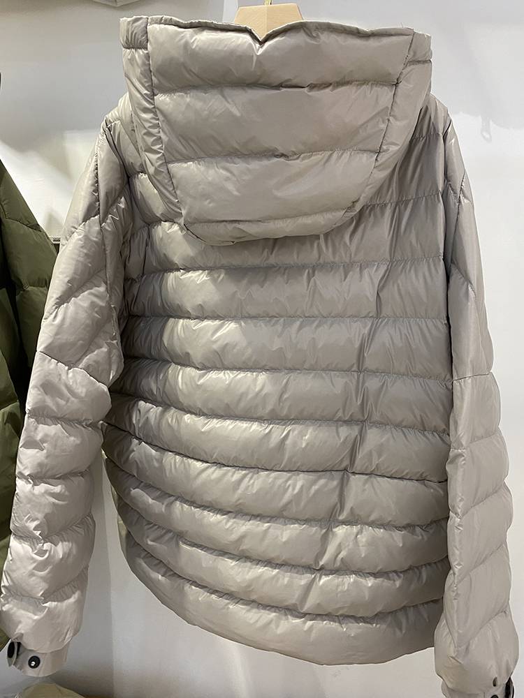 Light and warm autumn and winter new product sports wind, rain, wind and windproof 90 white goose velvet hooded short down jacket outside women