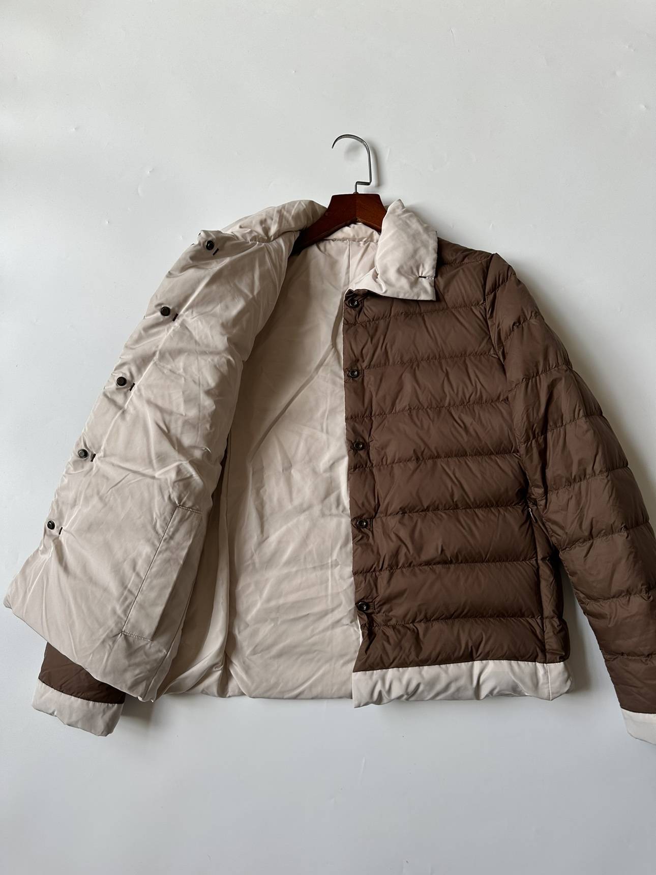 Recommended in the heart, it is meant that the M series, the white goose velvet wore a thin long -sleeved long -sleeved down jacket on both sides.