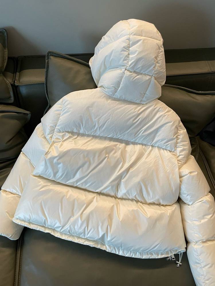 2023 new women's short fashion trend wild goose velvet down jacket