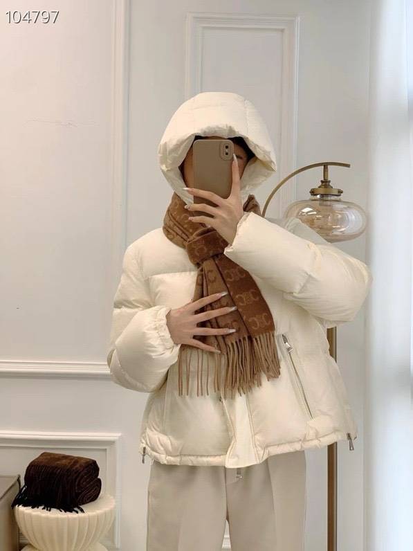 2023 new women's short fashion trend wild goose velvet down jacket
