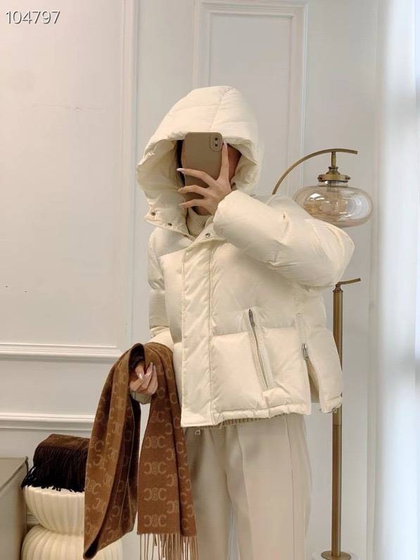 2023 new women's short fashion trend wild goose velvet down jacket
