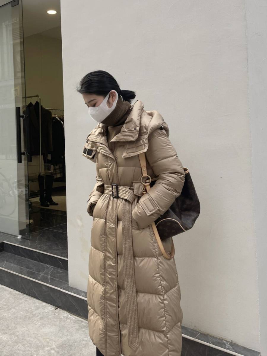 Plush jacket women's medium long over -knee thickened hood, waist thin 2023 winter color pure color simple slimming resistance