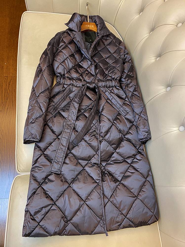 Temperature capable diamond pattern mid -length down jacket