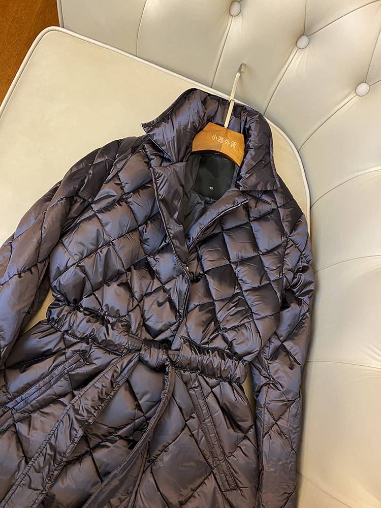 Temperature capable diamond pattern mid -length down jacket