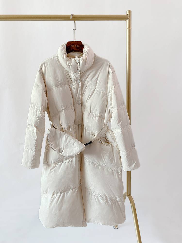 The stand -up collar warm, comfortable long down jacket beige