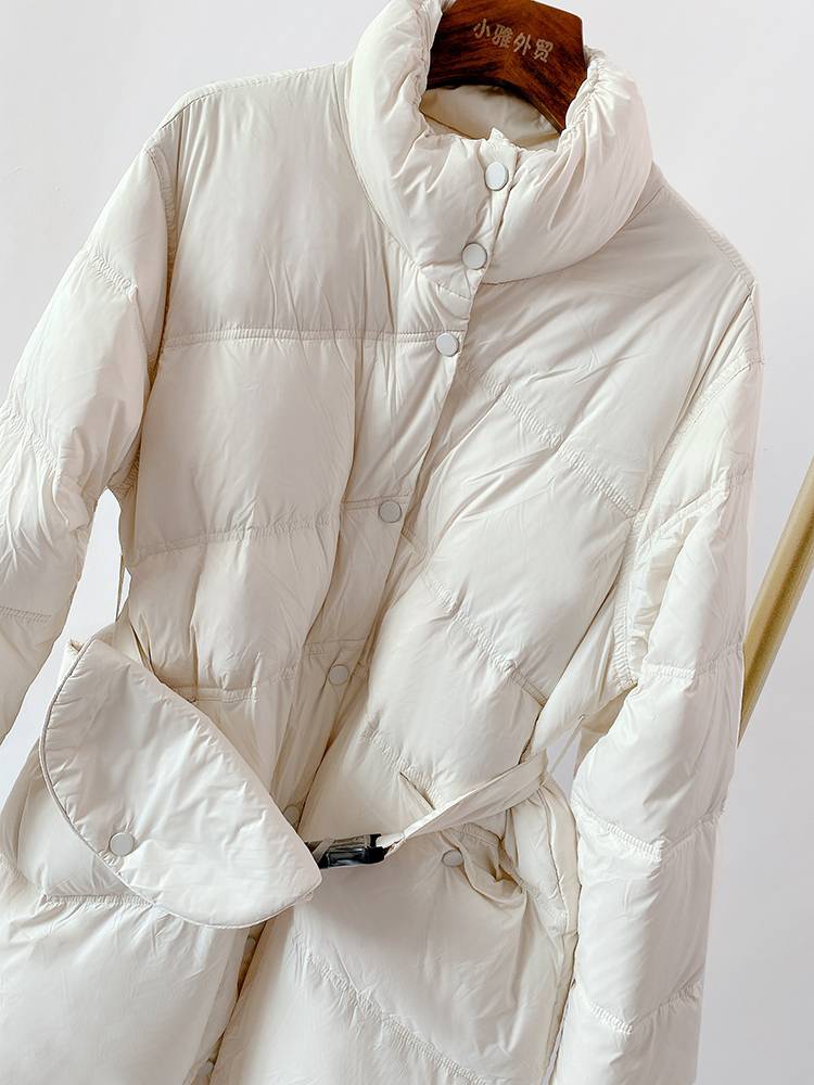 The stand -up collar warm, comfortable long down jacket beige