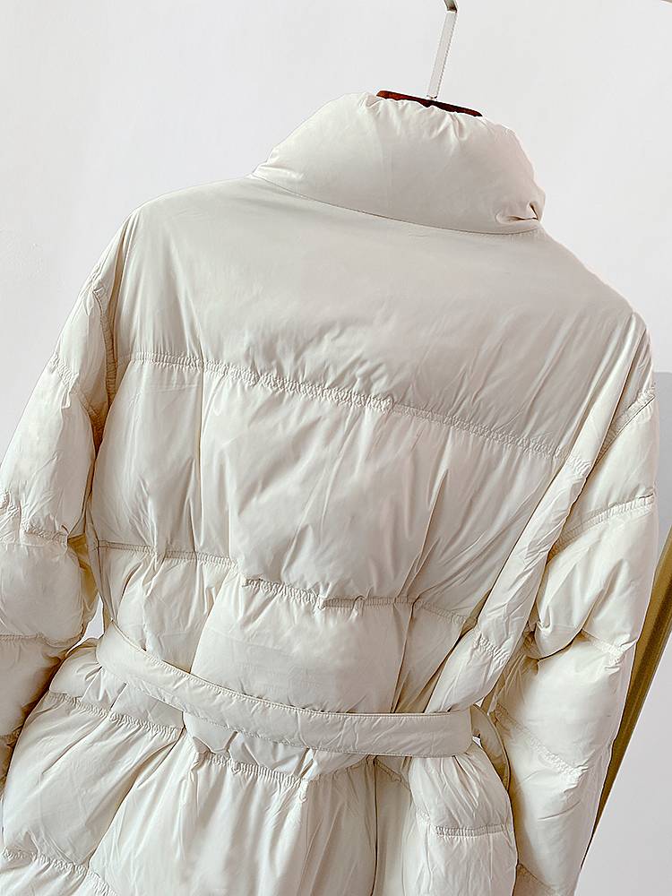 The stand -up collar warm, comfortable long down jacket beige