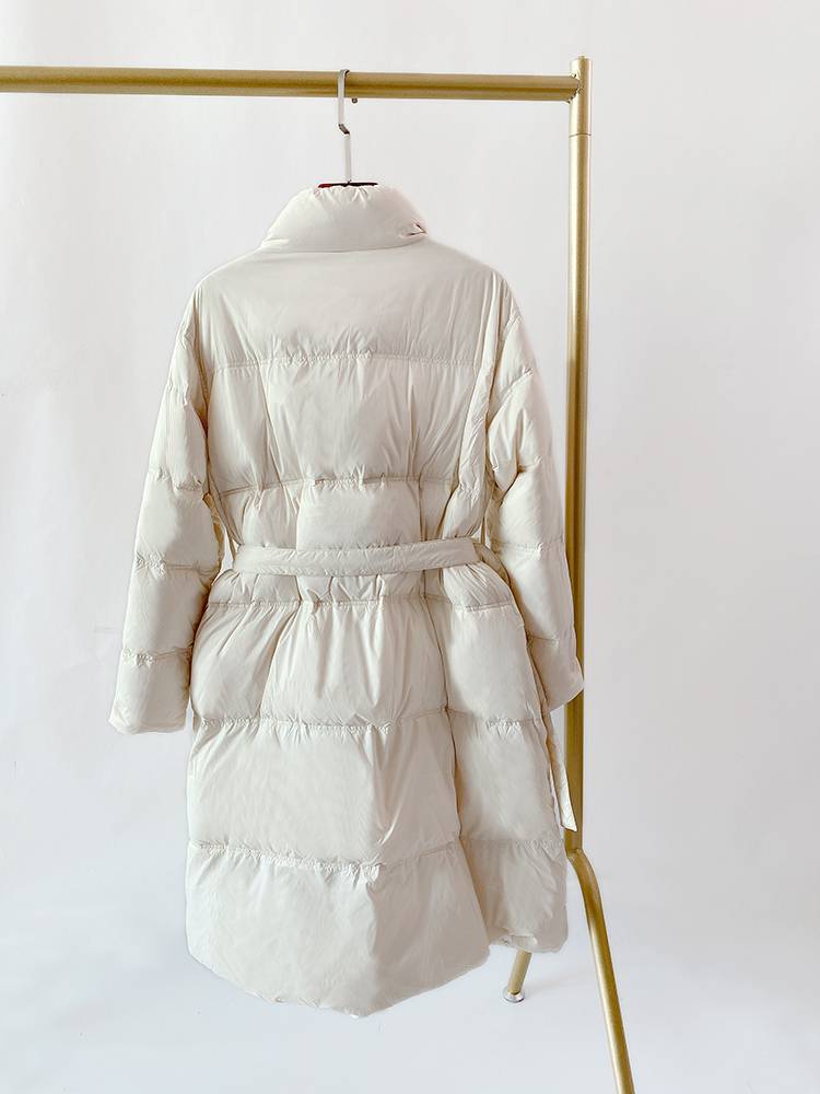 The stand -up collar warm, comfortable long down jacket beige