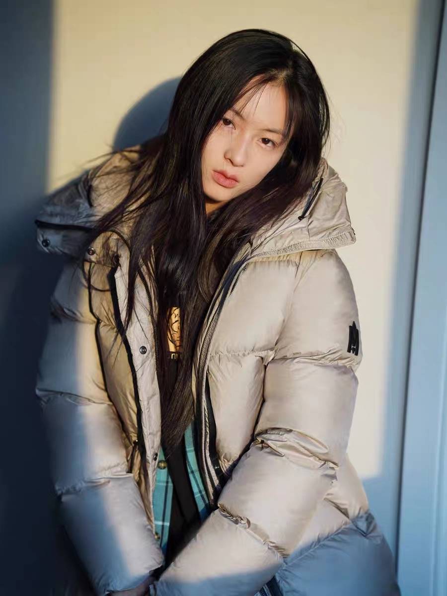 Thickened cold -resistant hooded down jacket jacket