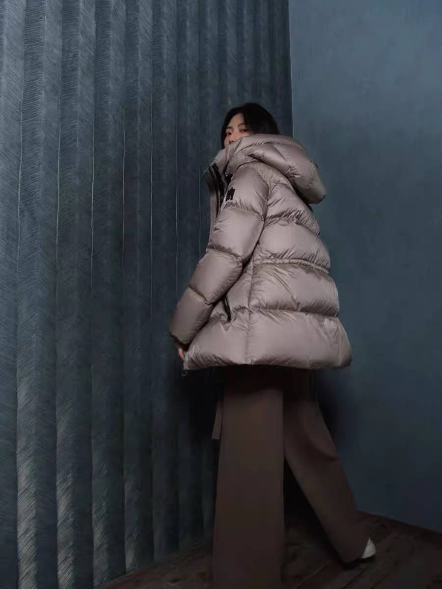 Thickened cold -resistant hooded down jacket jacket