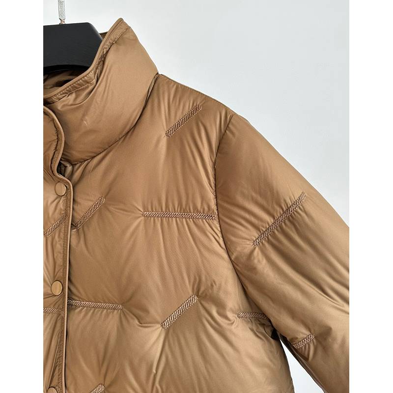 Down jacket female 2023 newly wears a high -length mid -length light and thin goose puffed