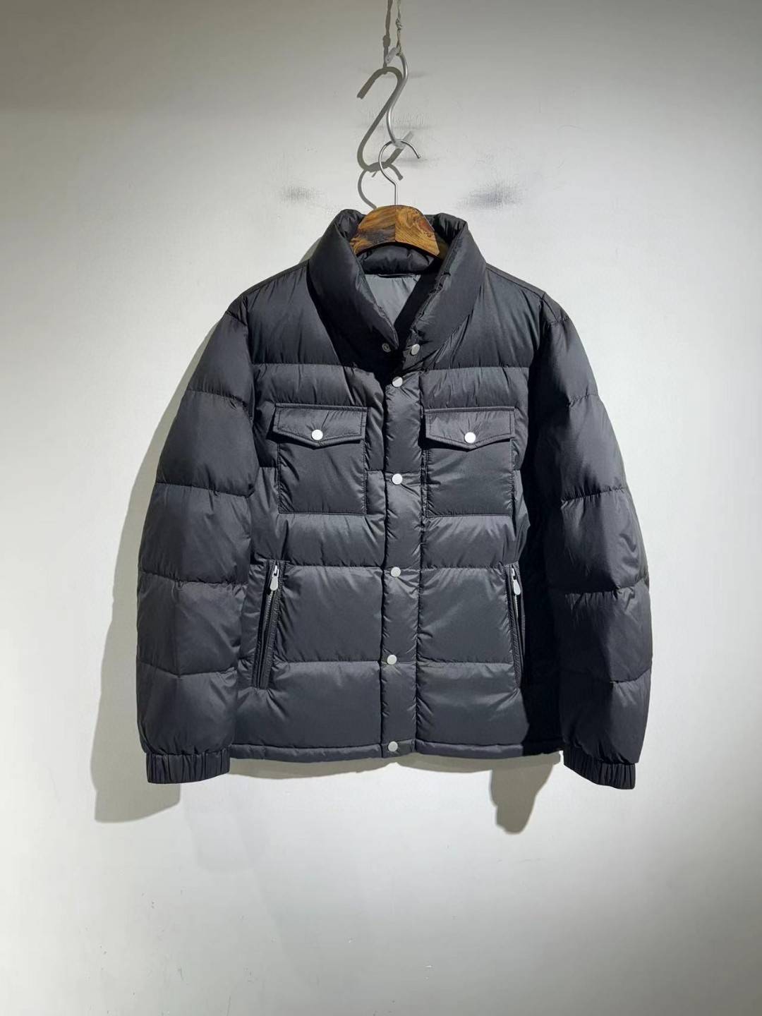 Handsome and masculine!Classic retro silver buckle embellishment of winter men's lapel white duck down jacket jacket