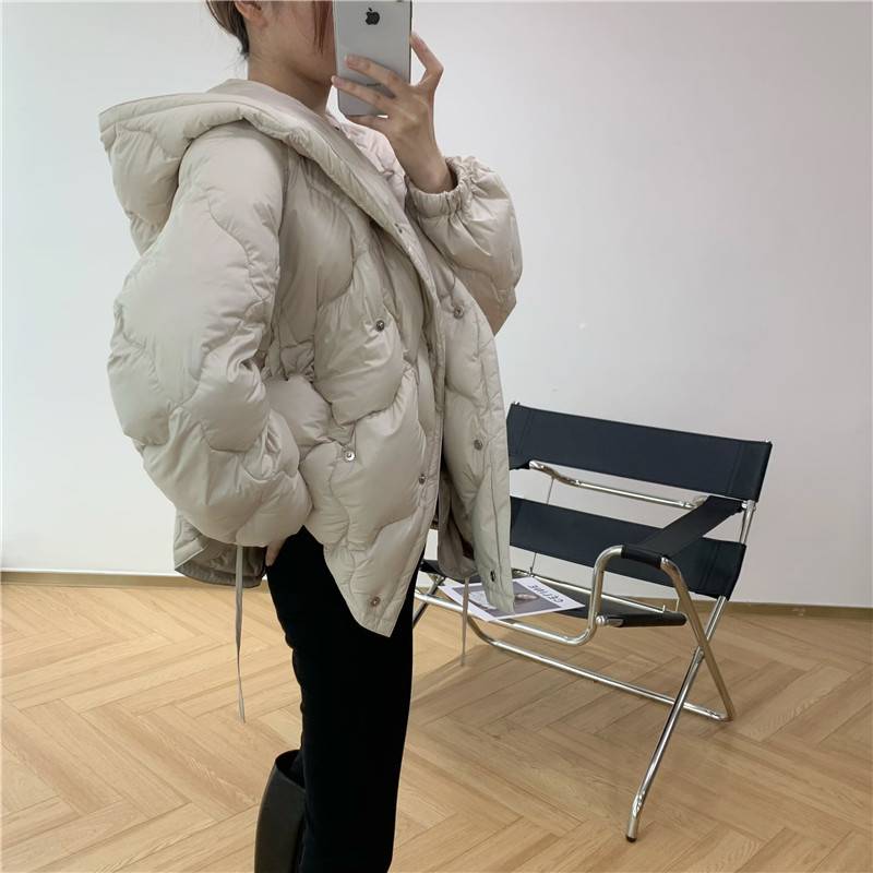 Thin down jacket hooded and warm and loose