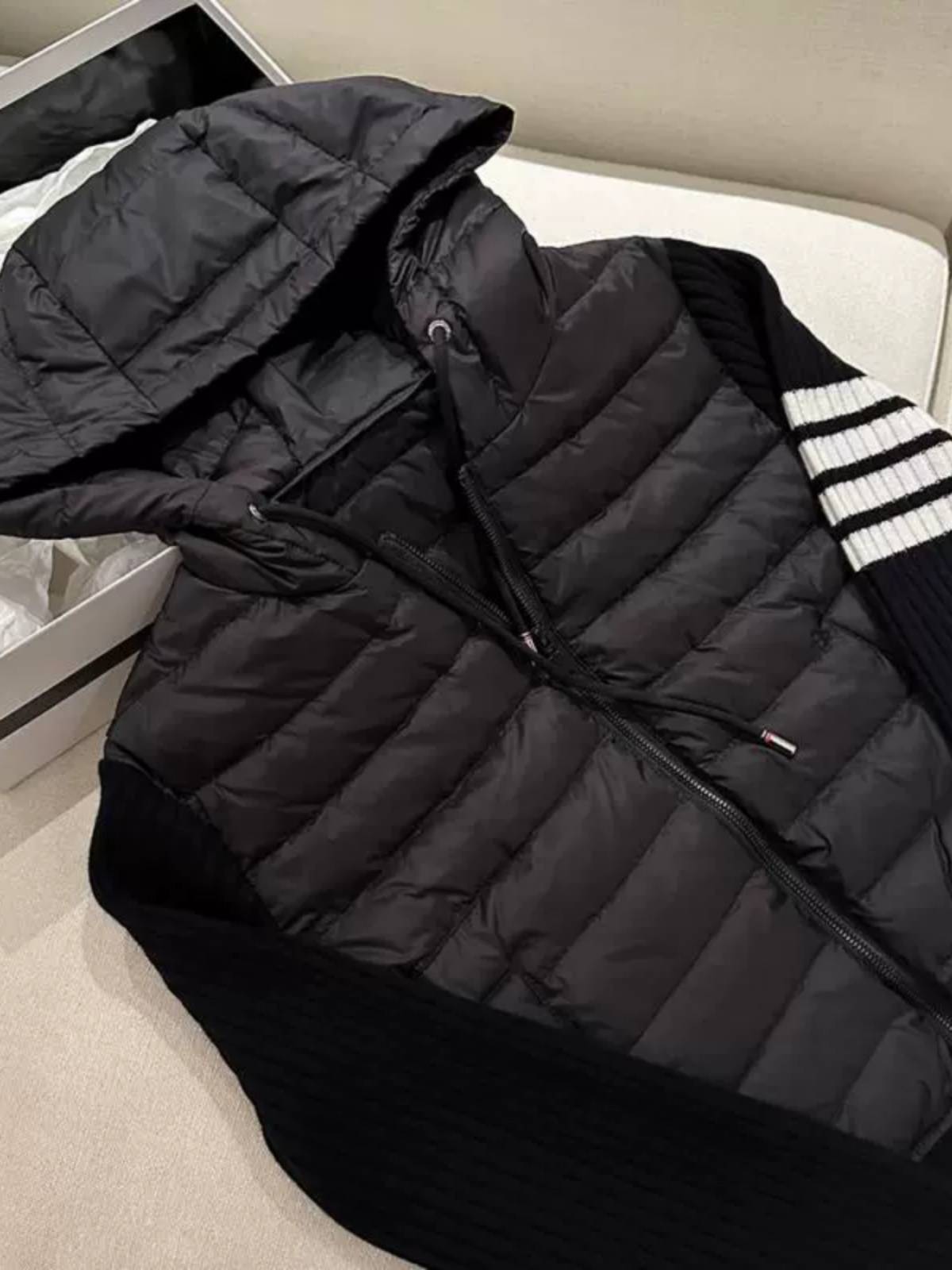 T.B rejection of bloated white goose down cut down jacket