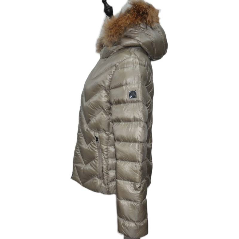 Sanjiao conventional white duck down jacket hair strip hooded