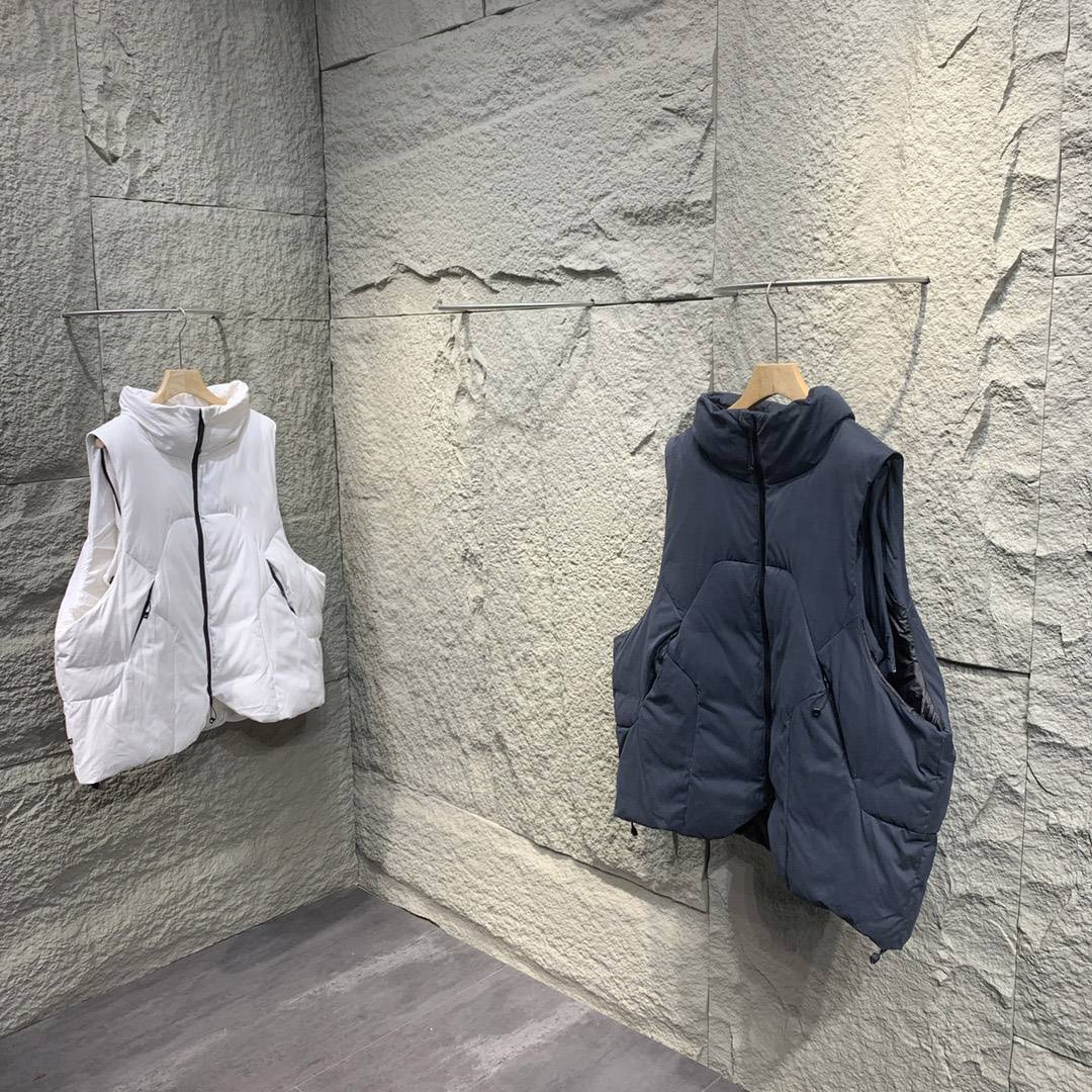 Co -branded down vest type two -piece disassembly sleeve fluffy 90 white duck velvet faction overcome the capsule series down jacket