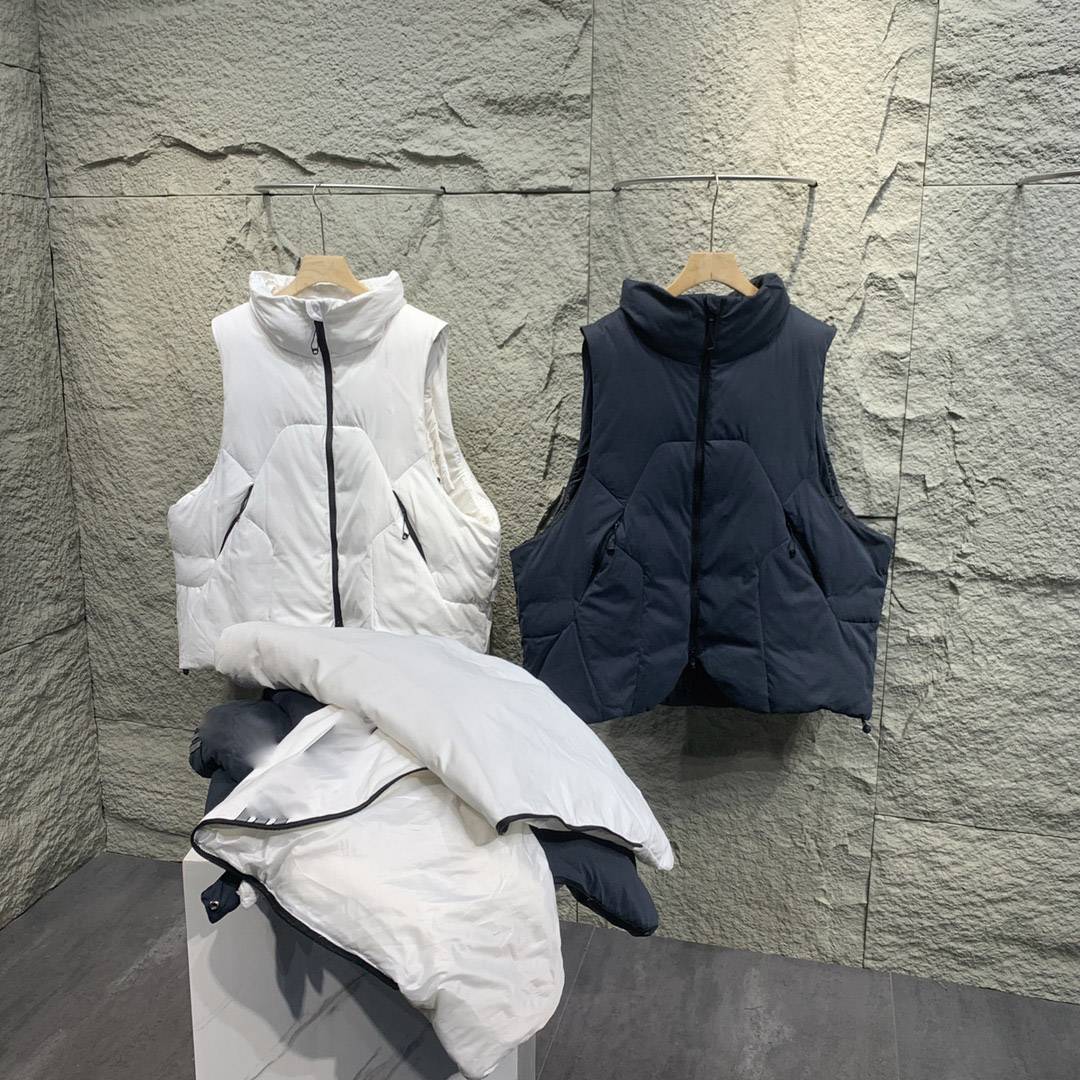 Co -branded down vest type two -piece disassembly sleeve fluffy 90 white duck velvet faction overcome the capsule series down jacket