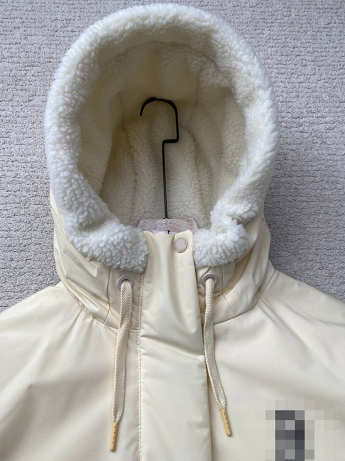 Ladies medium long down jacket casual warmth, imitation lamb cashmere hat, tide