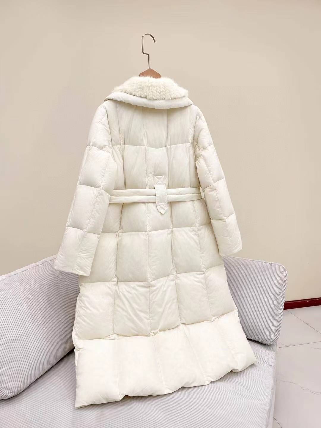 European Station 2024 Autumn and Winter new pure tail white duck down mink velvet splicing thin long long down jacket female Yuan