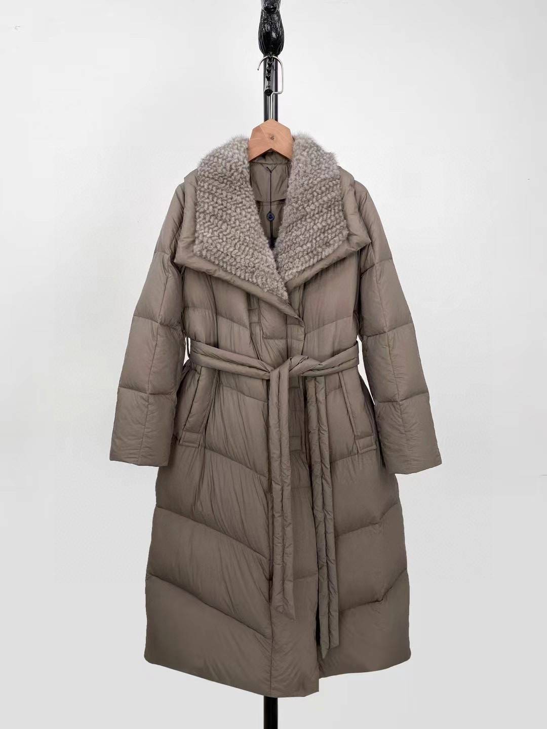 European Station 2024 Autumn and Winter new pure tail white duck down mink velvet splicing thin long long down jacket female Yuan