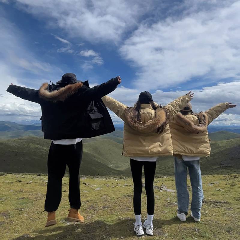 Brand discount Women's clothing cutting counter withdrawal cabinet down jacket real hair thickened faction to overcome women's winter jackets