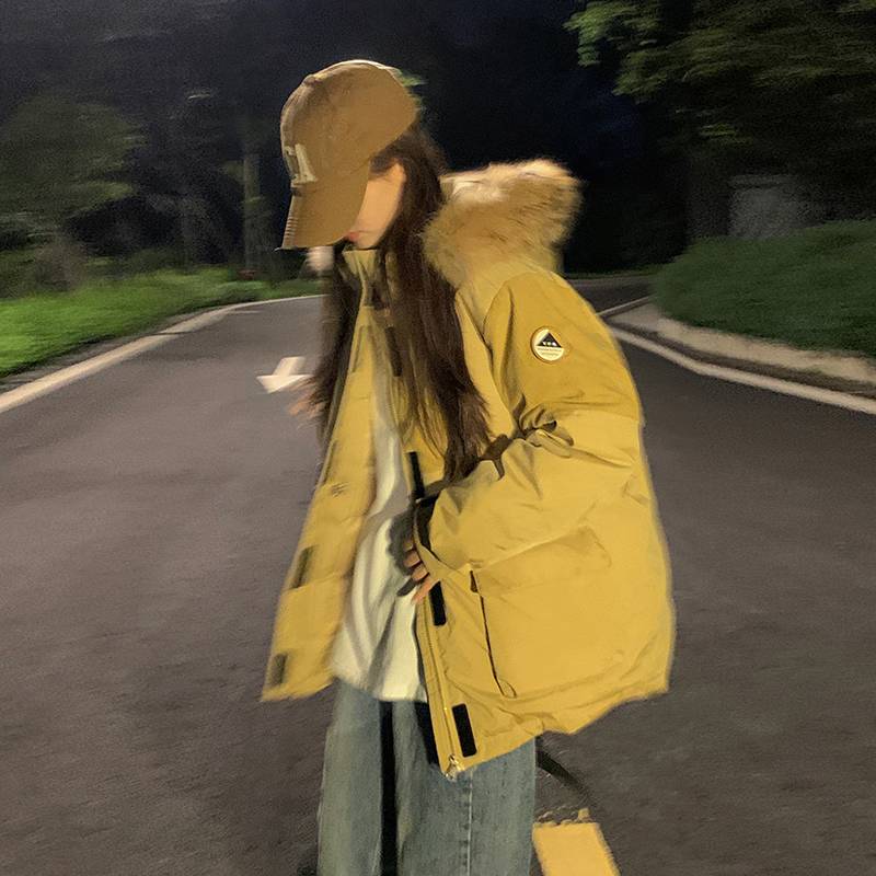 Brand discount Women's clothing cutting counter withdrawal cabinet down jacket real hair thickened faction to overcome women's winter jackets