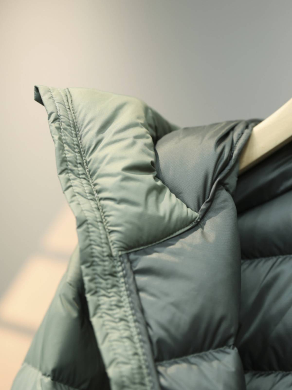 Men's outdoor warmth and thick down jacket tide