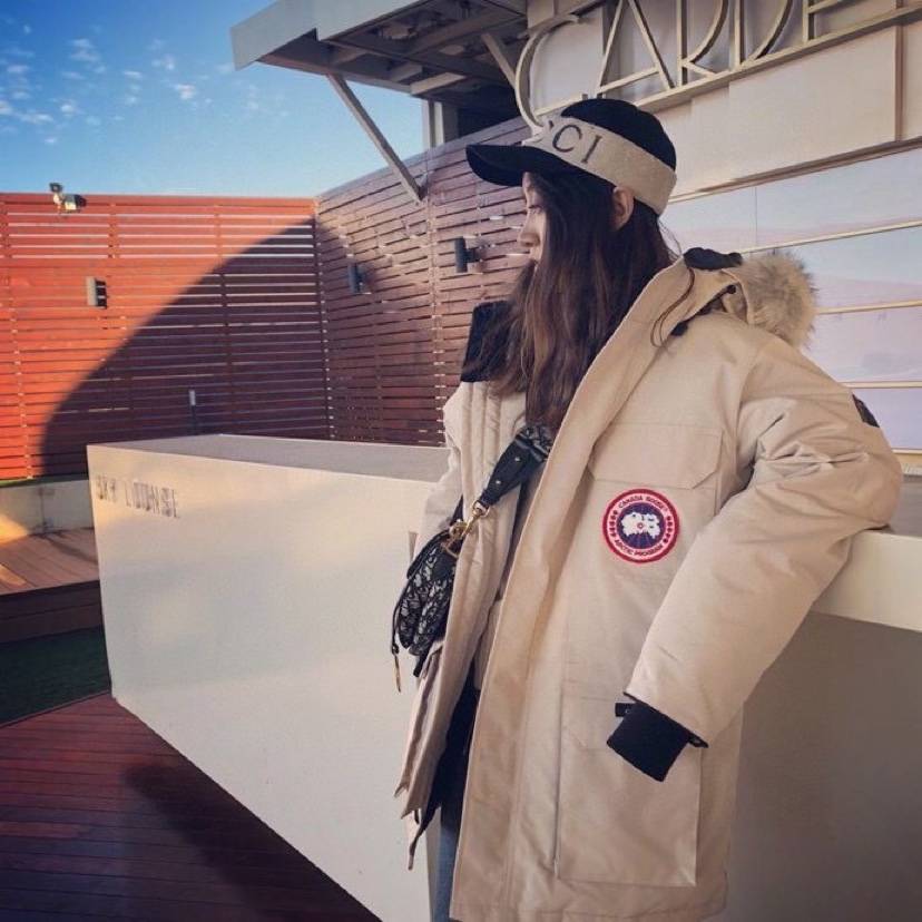Bai Jingting the same down jacket couple, windproof, waterproof, waterproof thickened down jacket wolf hair collar big hair collar